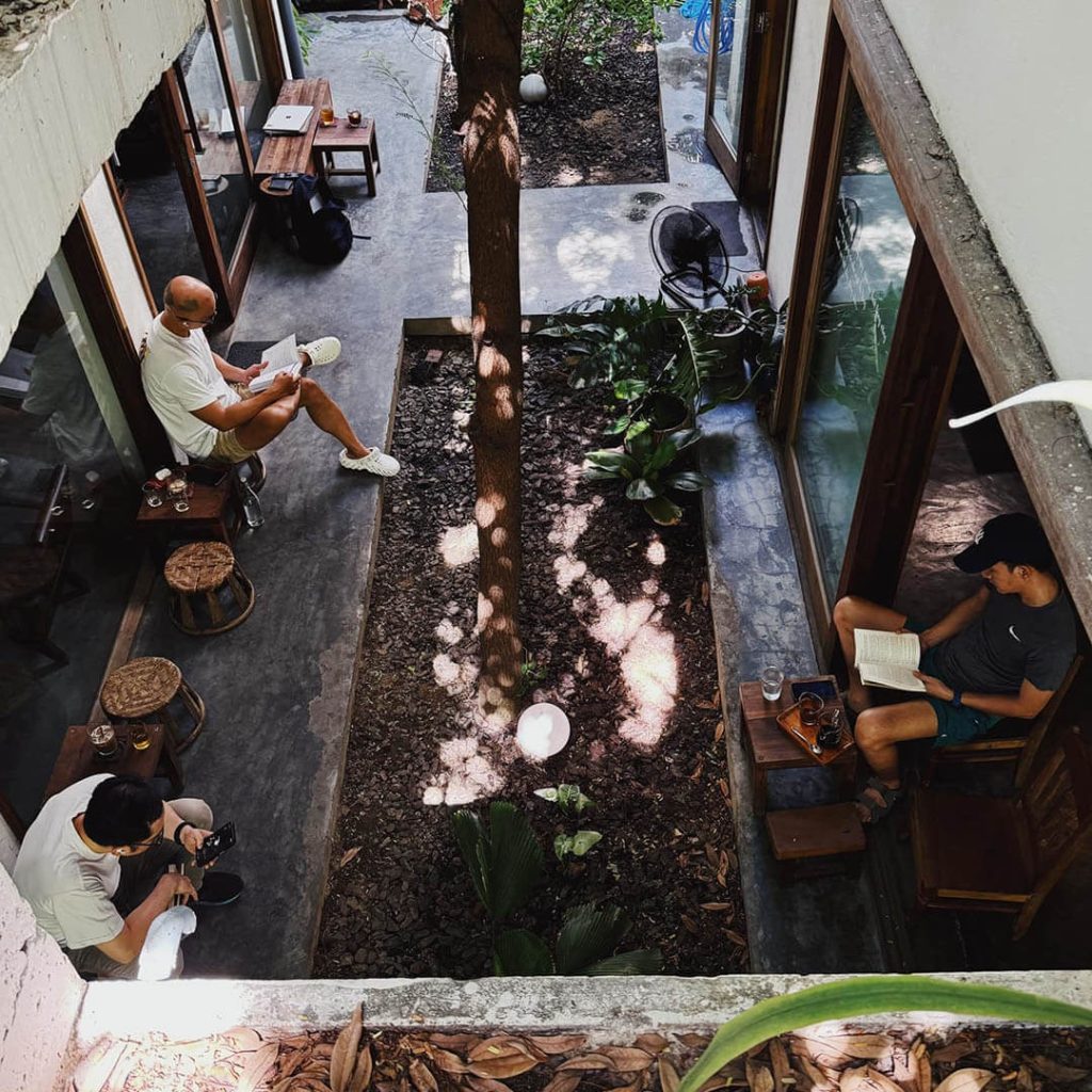 Locations 7 7am cafe cover