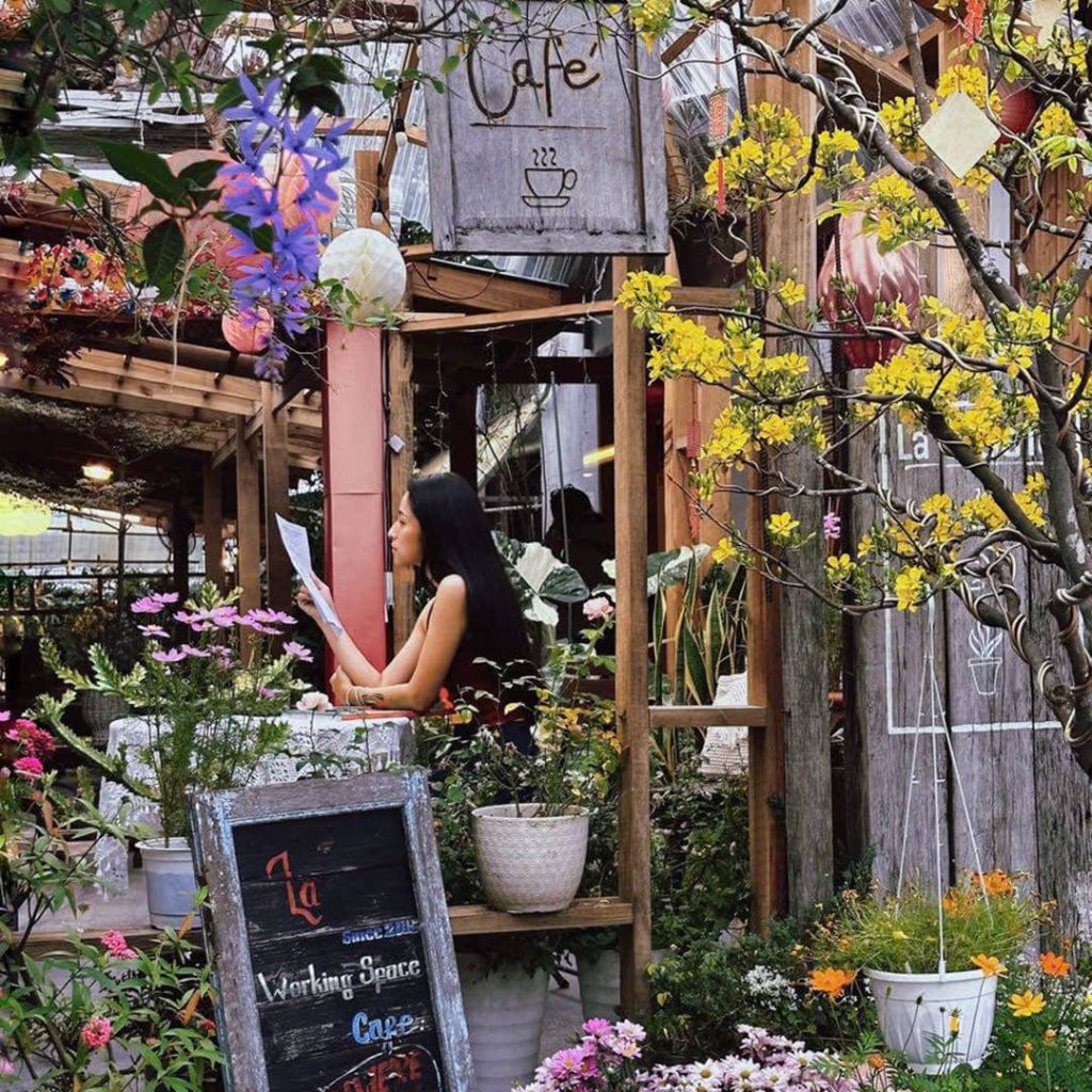 Locations 4 la cafe cover