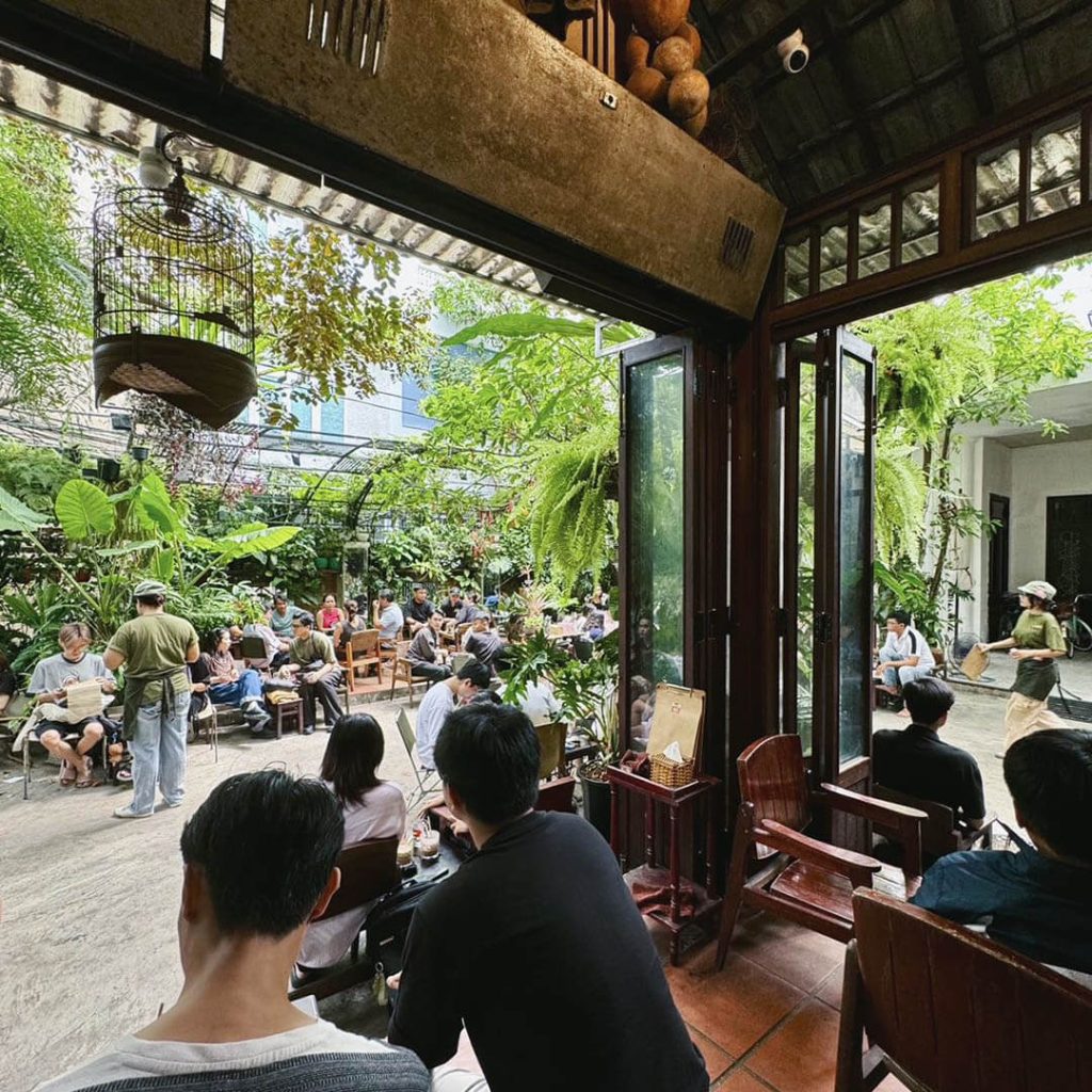 Locations 10 noi cafe cover